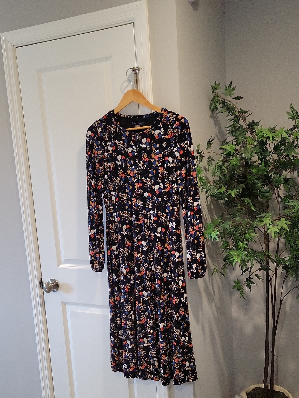 Tommy Hillfiger Women's Navy Floral Long-Sleeve Midi Dress,size S